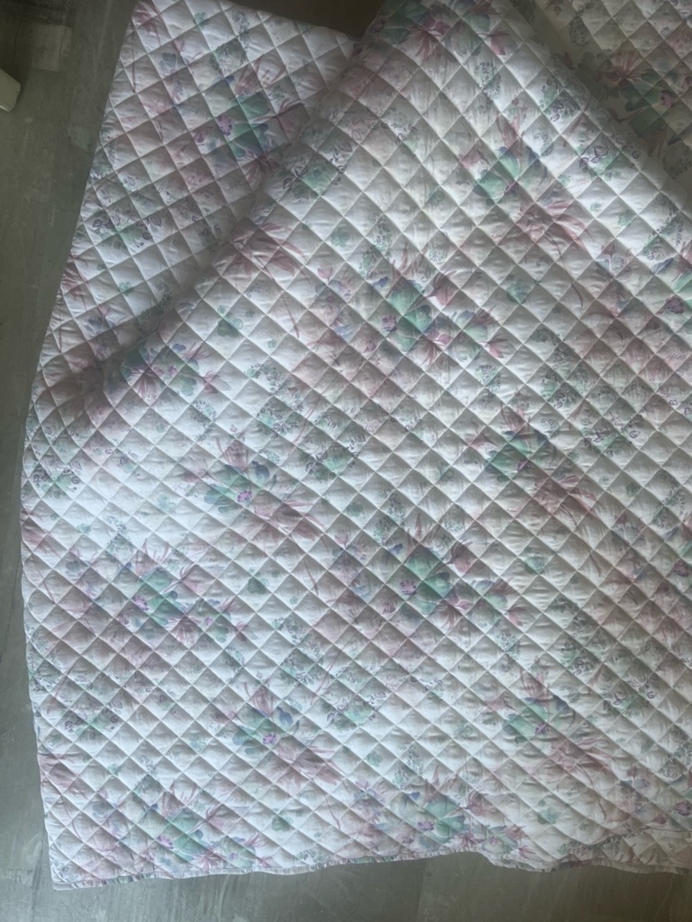 Soft Surroundings Pastel Floral Quilted bead spread Queen